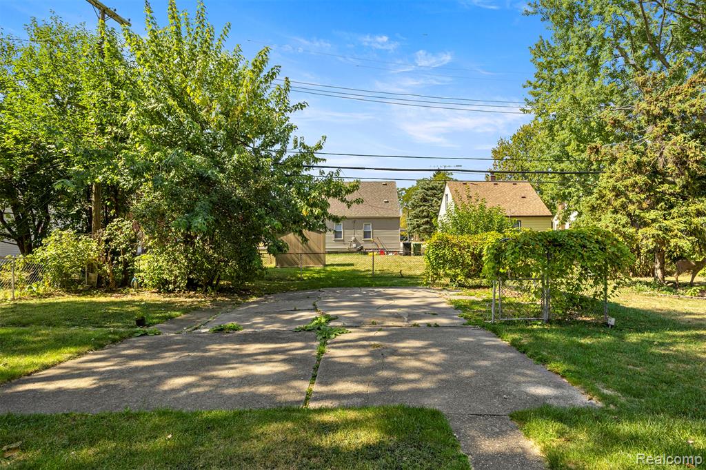 6810 Robinson Avenue, Allen Park, MI 48101 — Photo 2