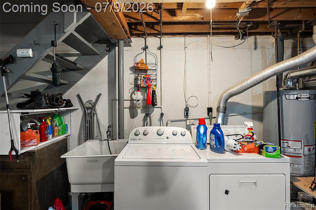 930 Little Hill Court, Rochester Hills, MI 48307 — Photo 38