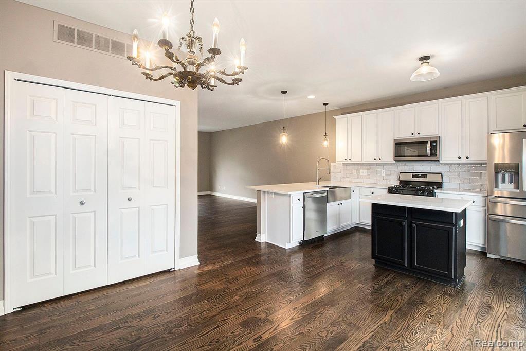 53142 CELTIC Drive, Shelby Twp, MI 48315 — Photo 6