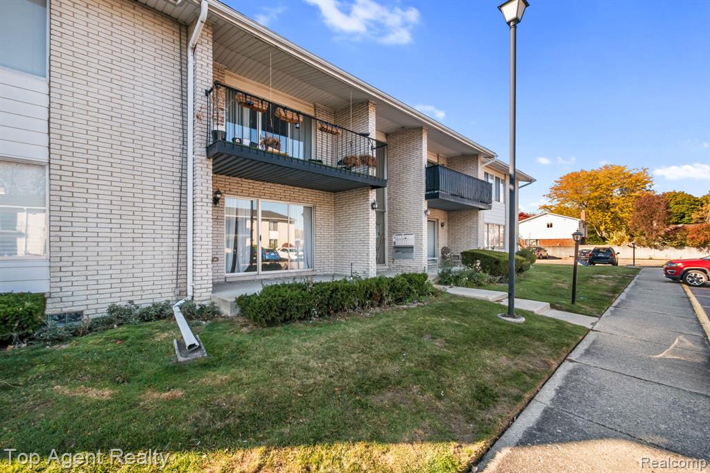8353 Kennedy Circle, Warren, MI 48093 — Photo 3