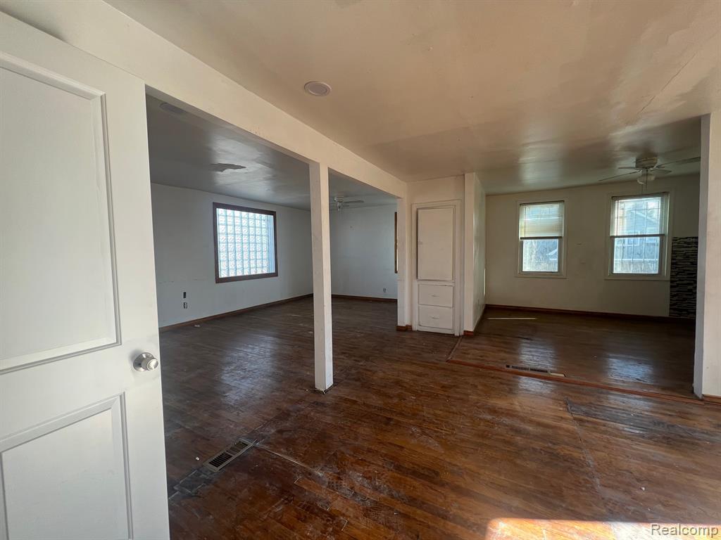 13837 Conant Street, Hamtramck, MI, 48212