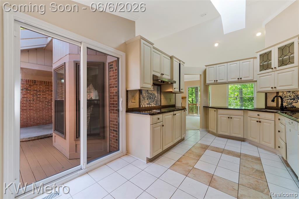 7348 Meadowridge Circle, West Bloomfield, MI — Photo 20