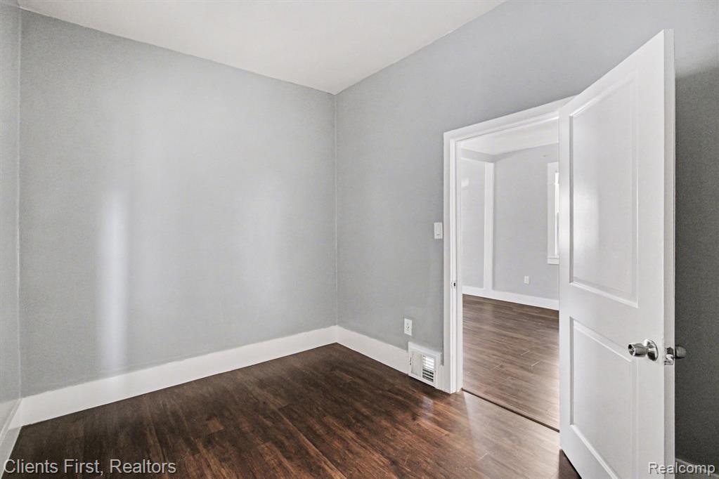 5210 Middlesex Street, Dearborn, MI 48126 — Photo 18