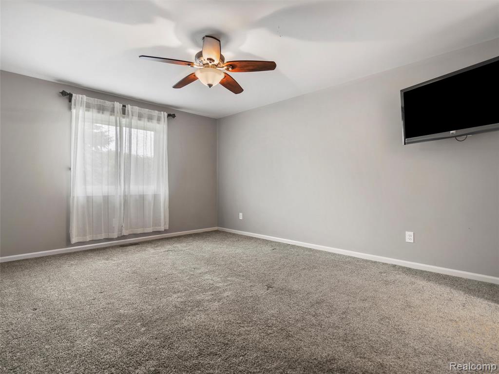 50308 Hillside Drive, Macomb, MI 48044 — Photo 22