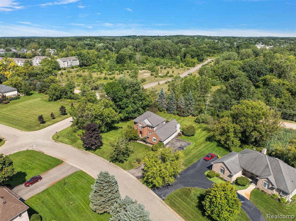 10161 LONGFORD Drive, South Lyon, MI 48178 — Photo 74