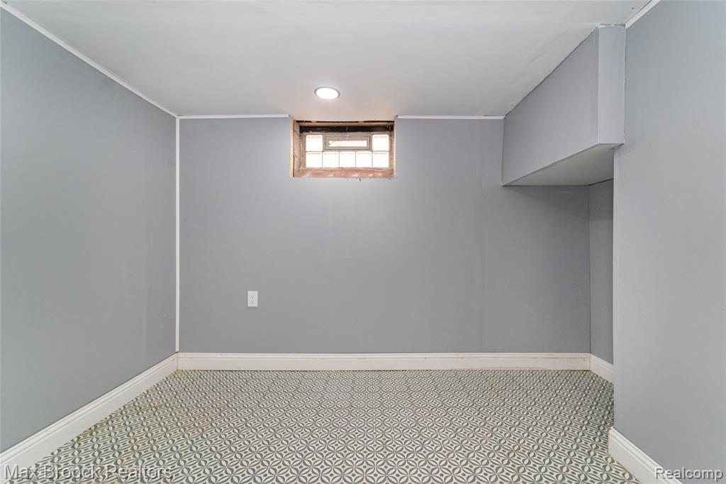 9327 Schaefer Highway, Detroit, MI 48228 — Photo 32