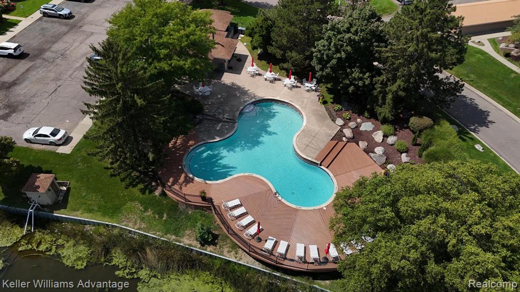 22266 Pondview, Novi, MI — Photo 22