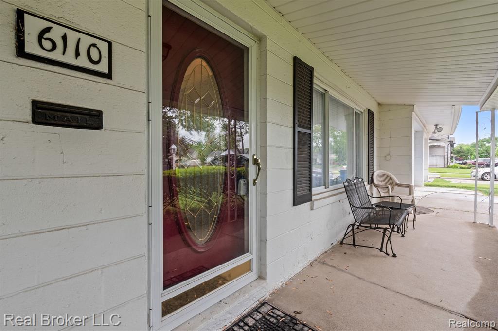 6110 WHITEFIELD Street, Dearborn Heights, MI 48127 — Photo 2
