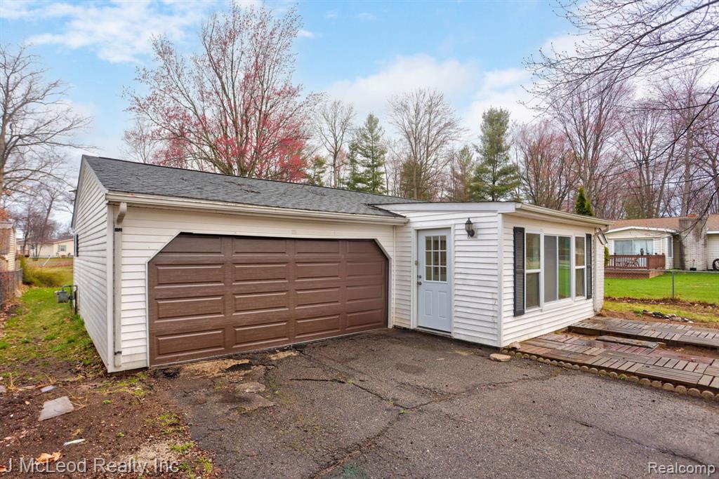 215 ARROWHEAD Drive, Prudenville, MI 48651 — Photo 27