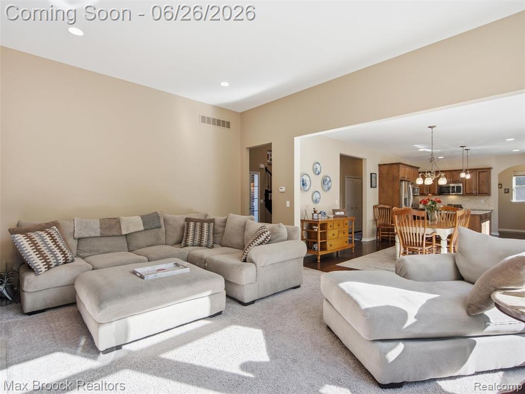 583 Birchcrest Court, Oakland, MI — Photo 13