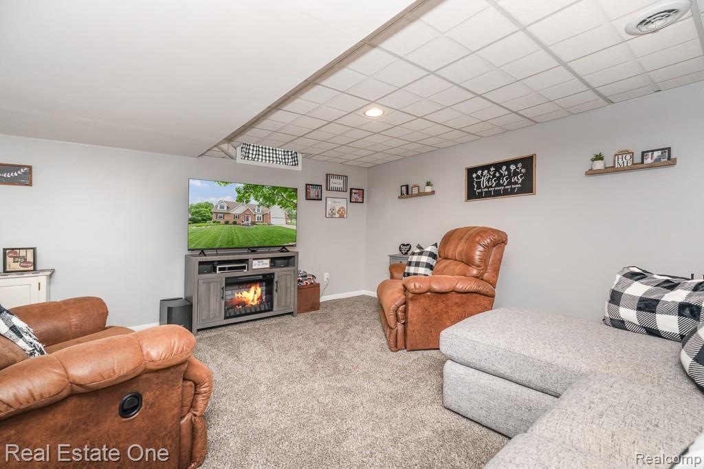 1043 Ridgeview Circle, Lake Orion, MI 48362 — Photo 37