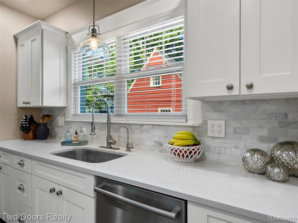 426 N Castell Avenue, Rochester, MI 48307 — Photo 18