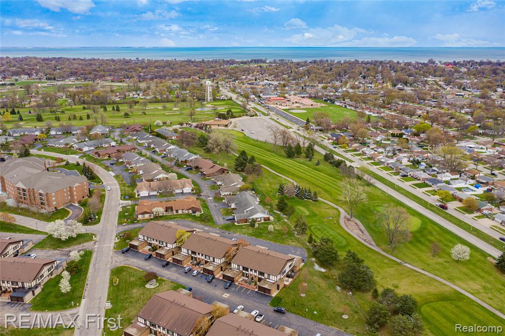 915 Country Club Drive, 32, Saint Clair Shores, MI 48082 — Photo 31