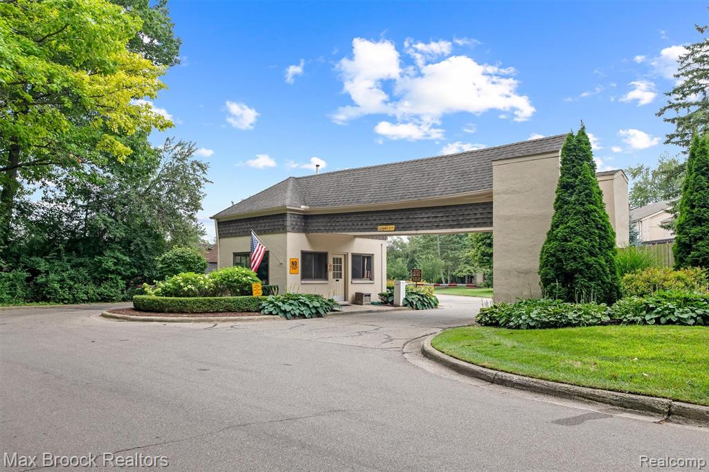 5137 Woodlands Drive, 24, Bloomfield Hills, MI 48302 — Photo 23