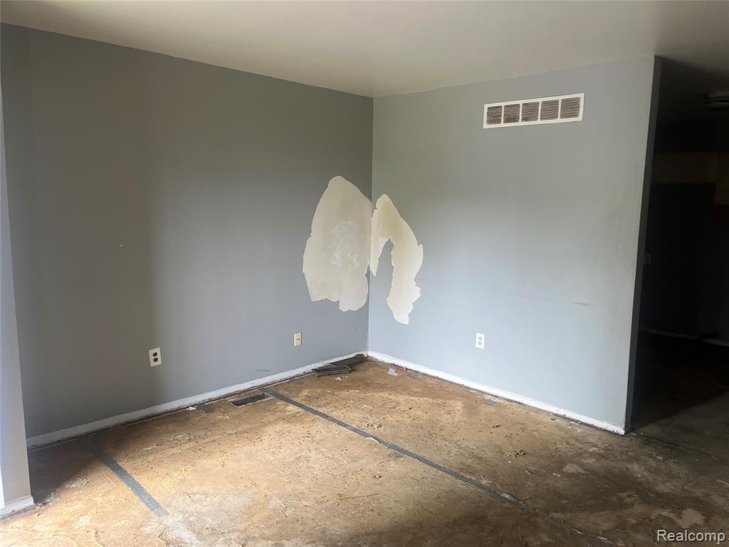 6911 Evergreen Avenue, Detroit, MI 48228 — Photo 2