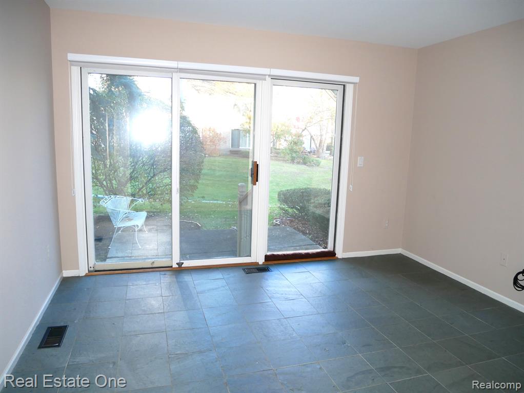 7383 SIMSBURY Drive, West Bloomfield, MI — Photo 15