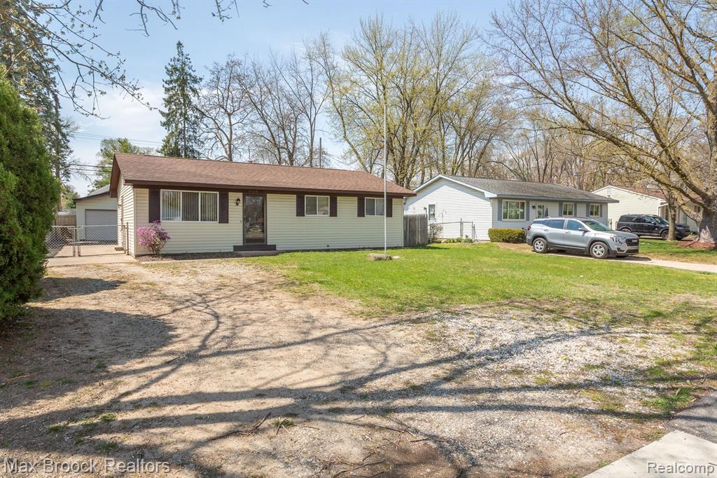47445 DEQUINDRE Road, Rochester Hills, MI 48307 — Photo 29
