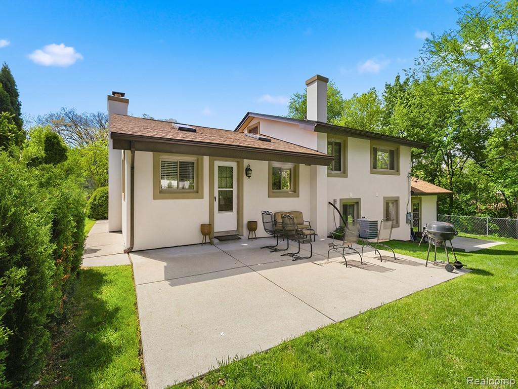 17361 W OUTER Drive, Dearborn Heights, MI 48127 — Photo 55