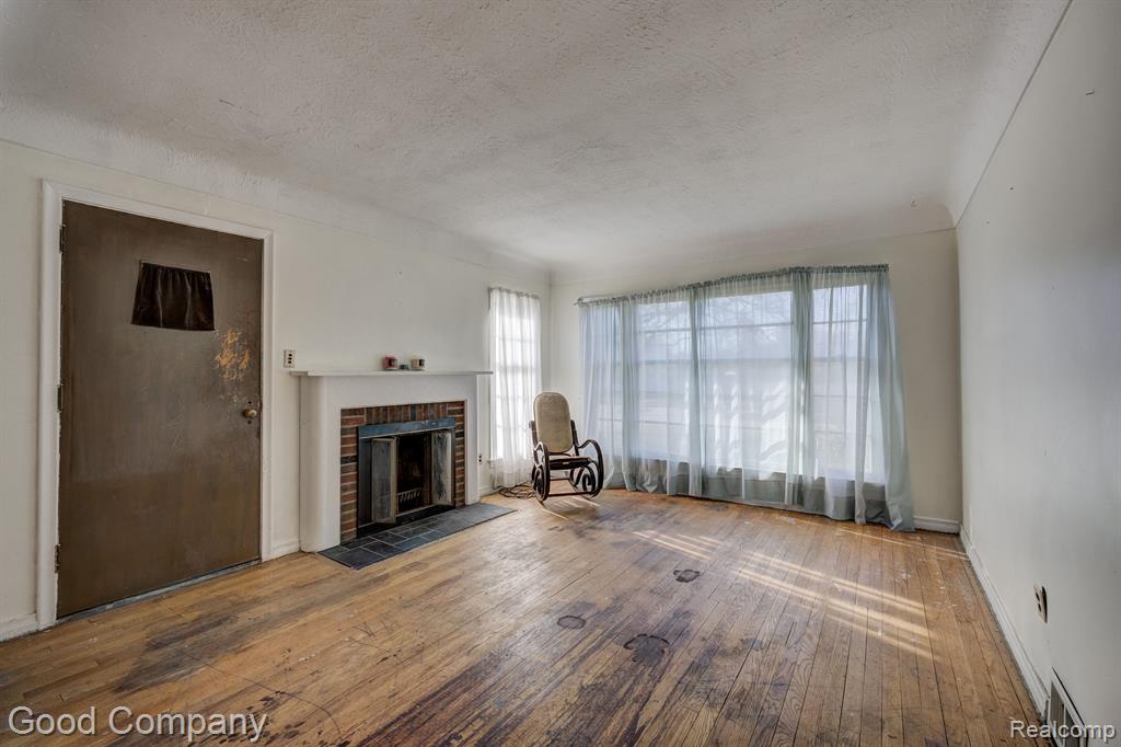 438 W MOREHOUSE Avenue, Hazel Park, MI 48030 — Photo 2