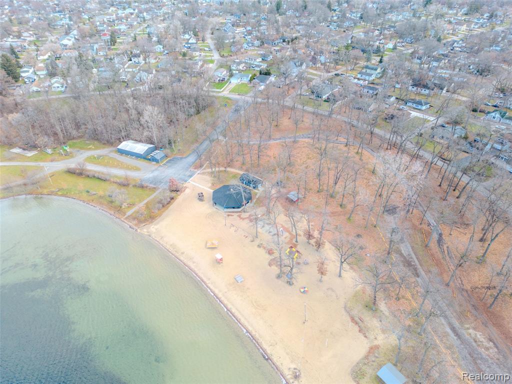 715 Lakeside Drive, Waterford, MI 48328 — Photo 6