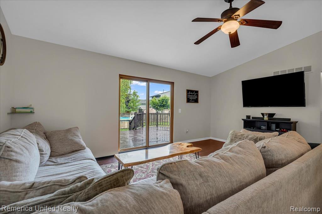43488 LAURELWOOD, Canton, MI 48187 — Photo 8