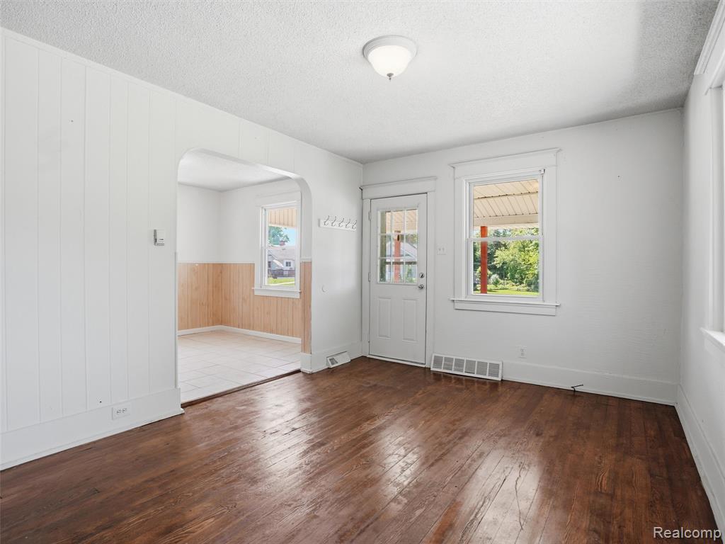 45 Kemp Street, Pontiac, MI 48342 — Photo 6