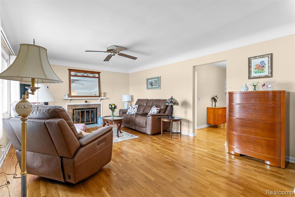428 Sunnyside Drive, Flushing, MI 48433 — Photo 6