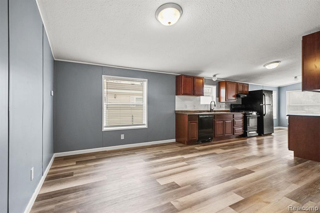 6 Ponderosa Trail S, Belleville, MI 48111 — Photo 4