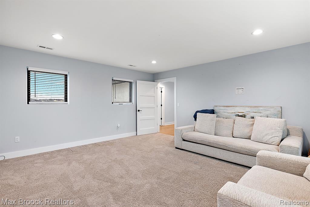 10464 Stoney Point Drive, South Lyon, MI 48178 — Photo 34