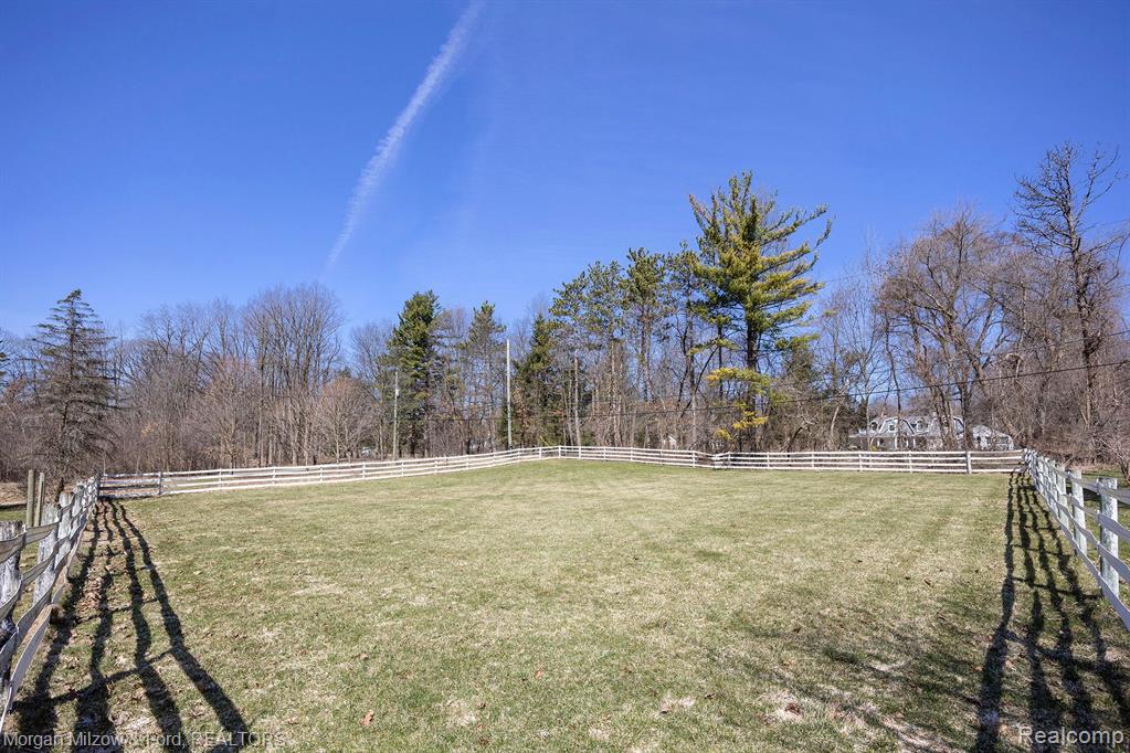 9662 Hadley Road, Clarkston, MI 48348 — Photo 37
