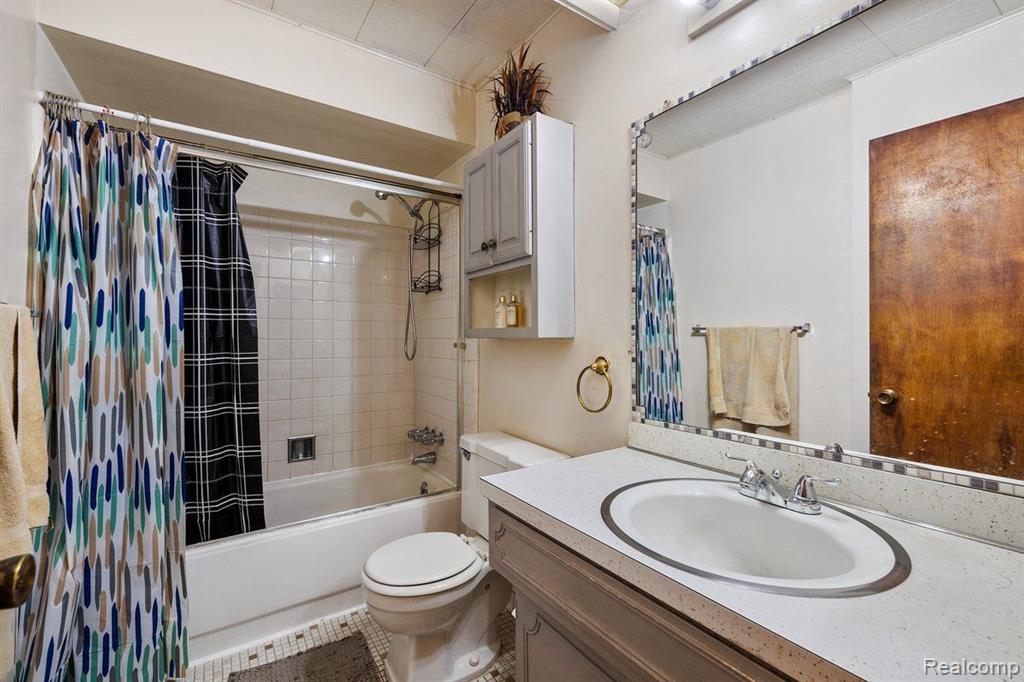 8270 CRESTVIEW Drive, C7, Sterling Heights, MI 48312 — Photo 9