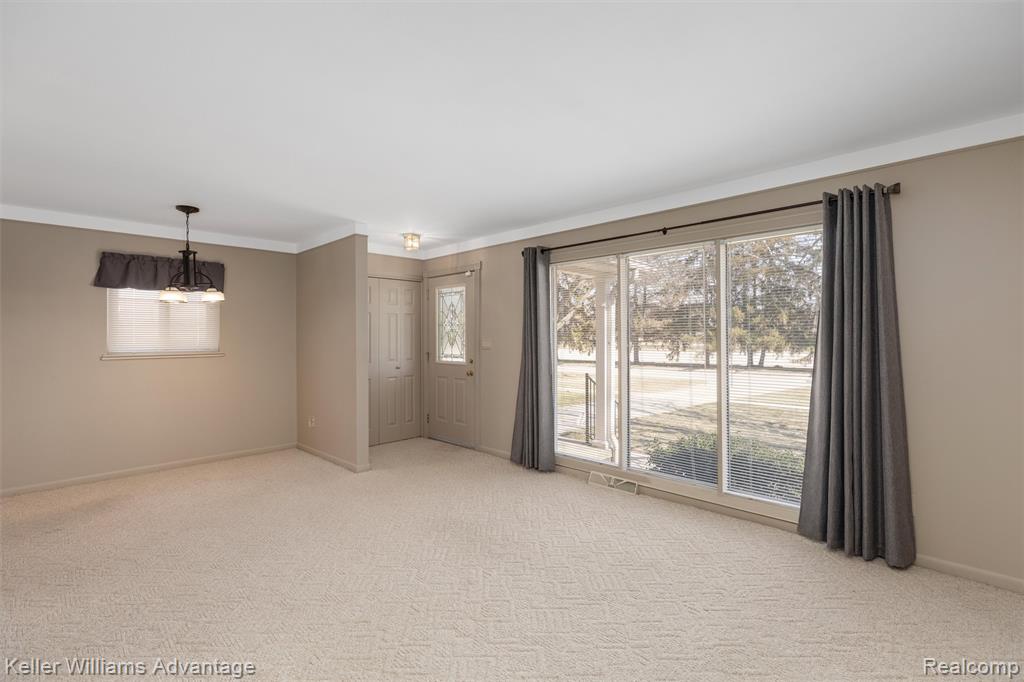 4652 Parker Street, Dearborn Heights, MI 48125 — Photo 4