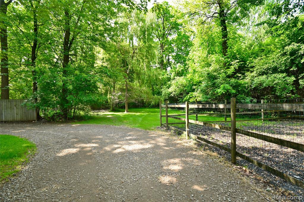 960 Eckford Drive, Troy, MI 48085 — Photo 40