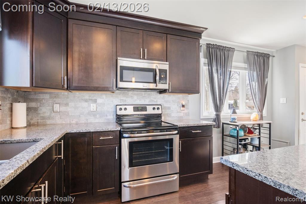 42011 Brentwood Drive, Plymouth, MI 48170 — Photo 14