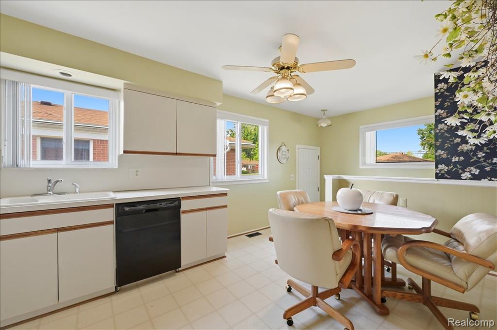 5918 N Lafayette Street, Dearborn Heights, MI 48127 — Photo 9
