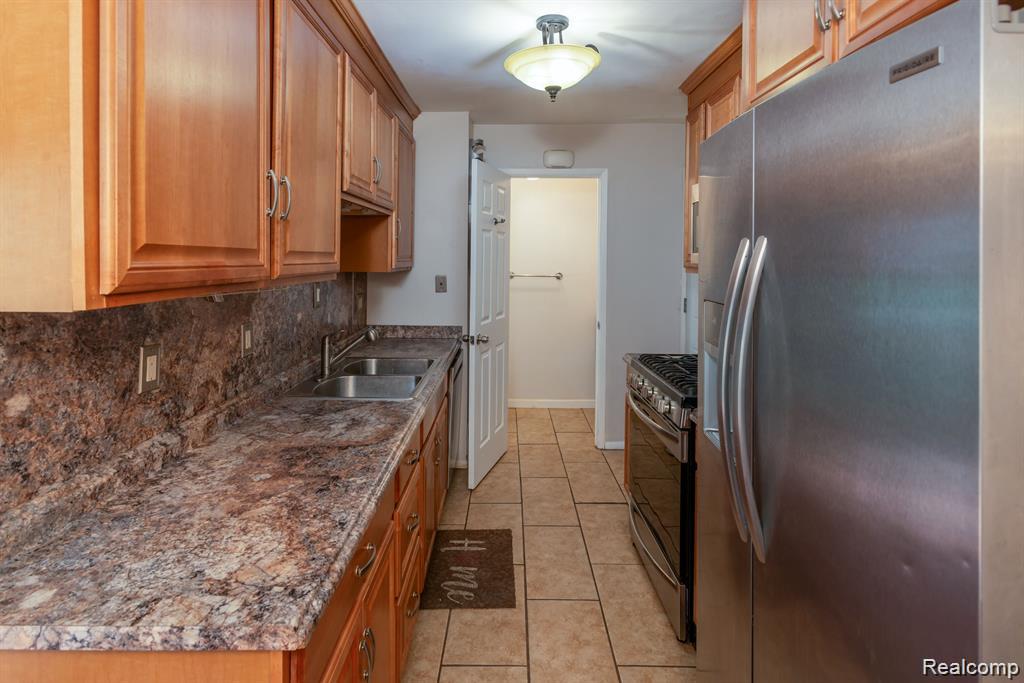 23465 Danberry Lane, Novi, MI — Photo 9
