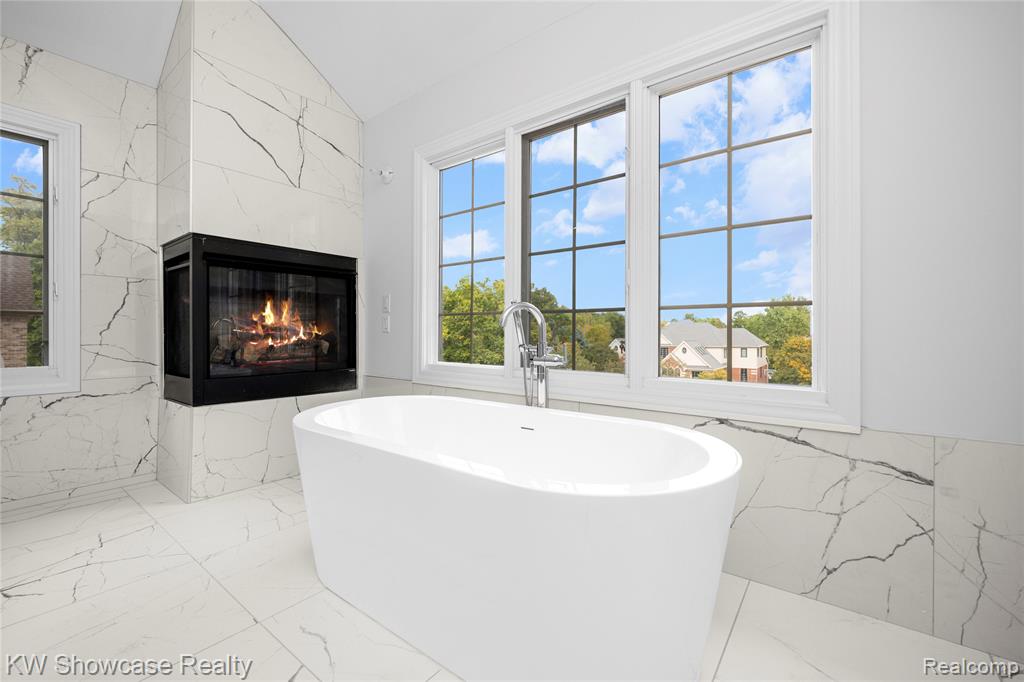 5512 Essex Court, West Bloomfield, MI — Photo 60