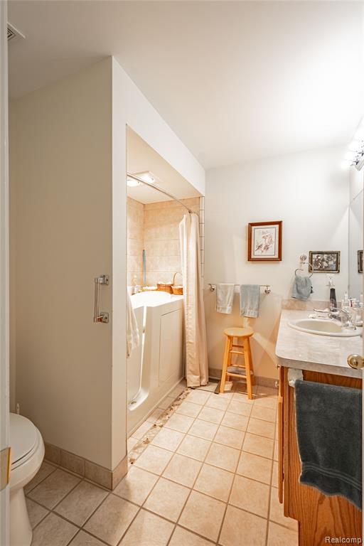 582 Snowbird Circle E Circle E, St. Clair, MI 48079 — Photo 16