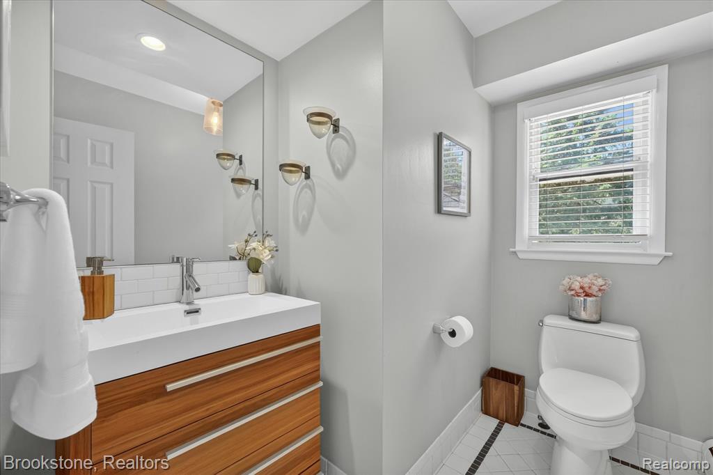 30261 Ardmore Drive, Farmington, MI 48334 — Photo 14