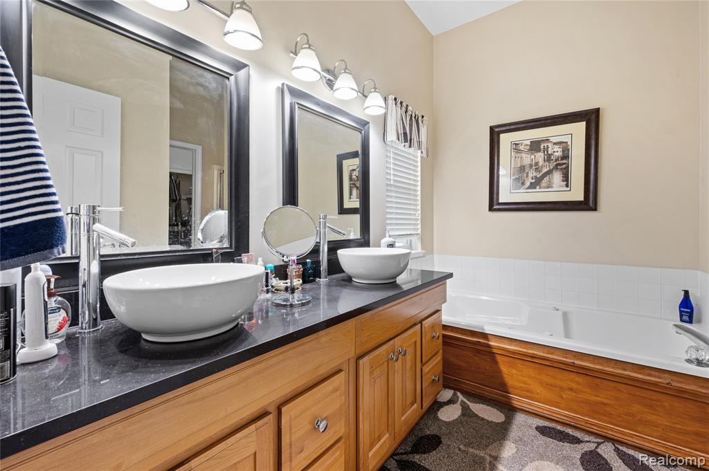 2460 Fenton Creek Lane, Fenton, MI 48430 — Photo 20