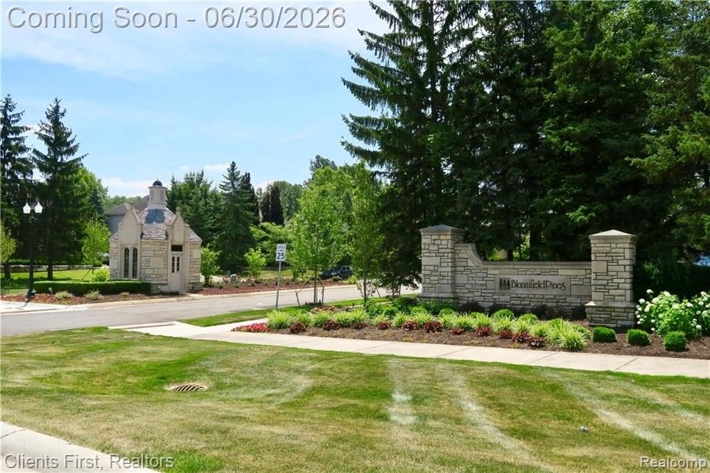 7233 OAKWOOD Drive, West Bloomfield, MI — Photo 38