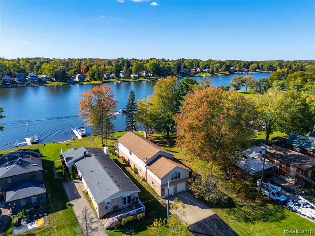 6125 Mabley Hill Road, Fenton, MI 48430 — front exterior