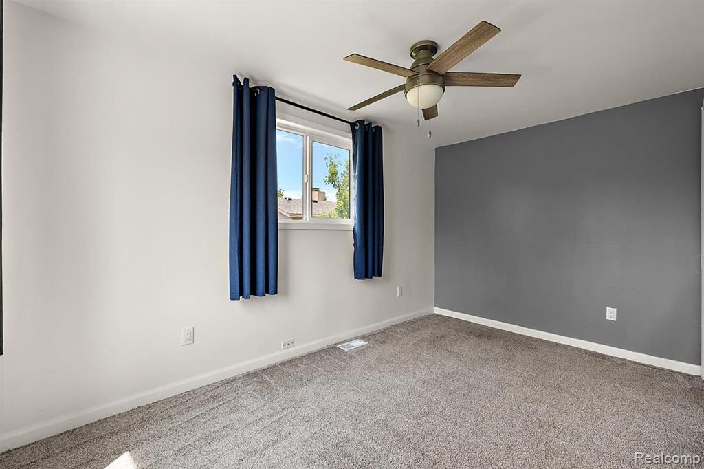 433 CHERRY Drive, Troy, MI 48083 — Photo 19
