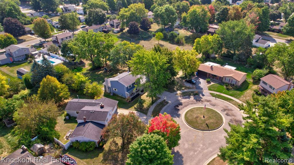 6157 Barker Circle, Waterford, MI 48329 — Photo 2