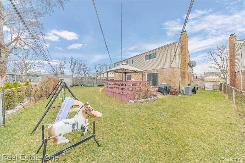 4275 NICKOLAS Drive, Sterling Heights, MI 48310 — Photo 5
