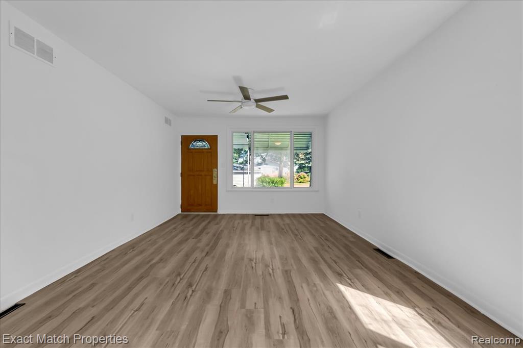9467 Leona Street, White Lake, MI — Photo 18