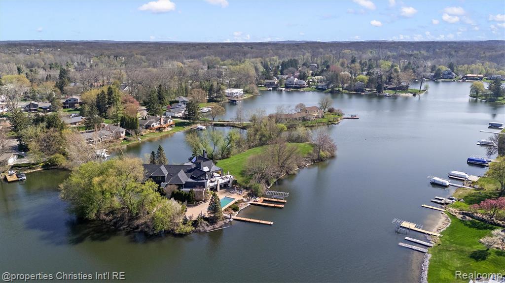 4912 Oakwood Court, Commerce Twp, MI 48382 — Photo 44