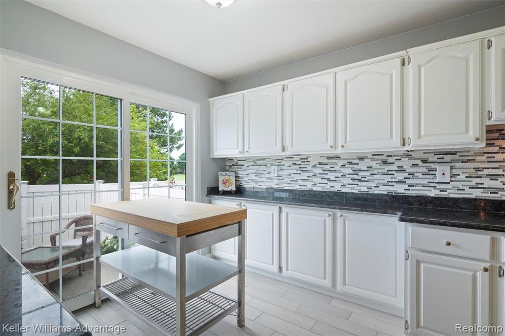 42105 Roscommon Street, Novi, MI 48167 — Photo 7