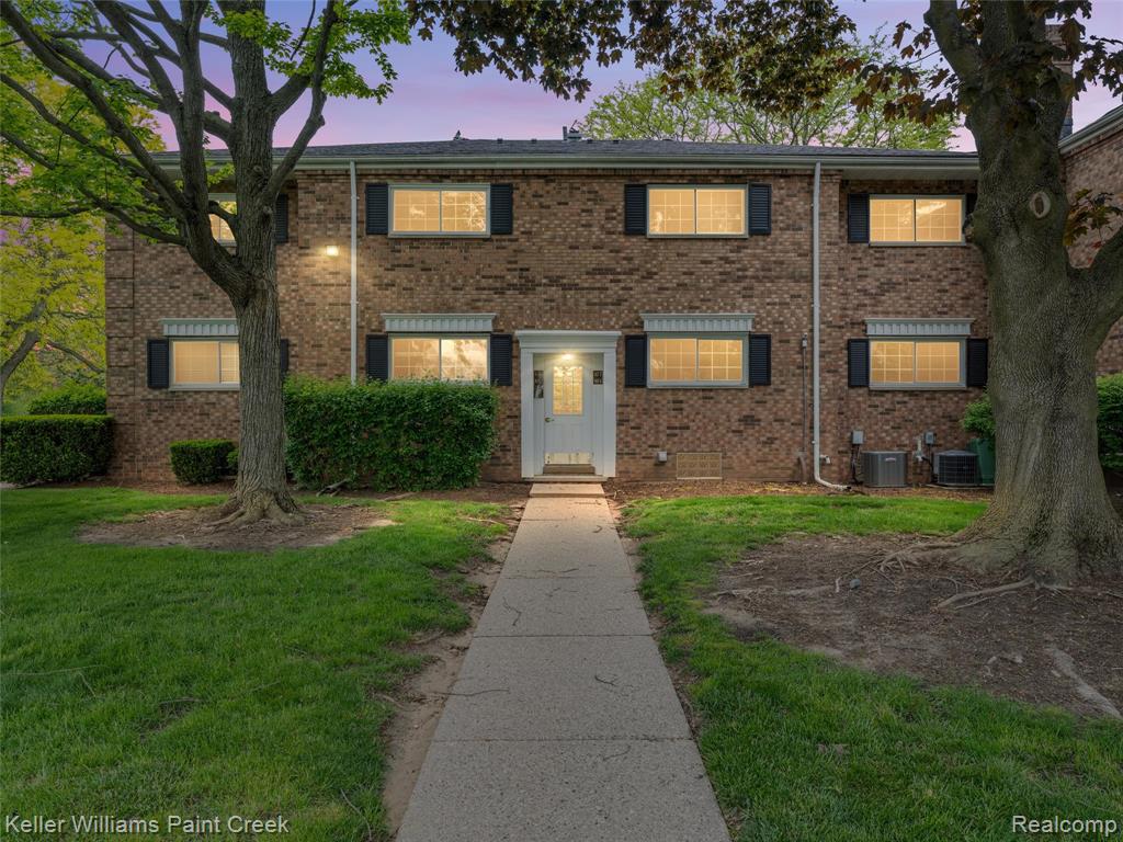 685 E Fox Hills Drive, 67, Bloomfield Hills, MI 48304 — front exterior