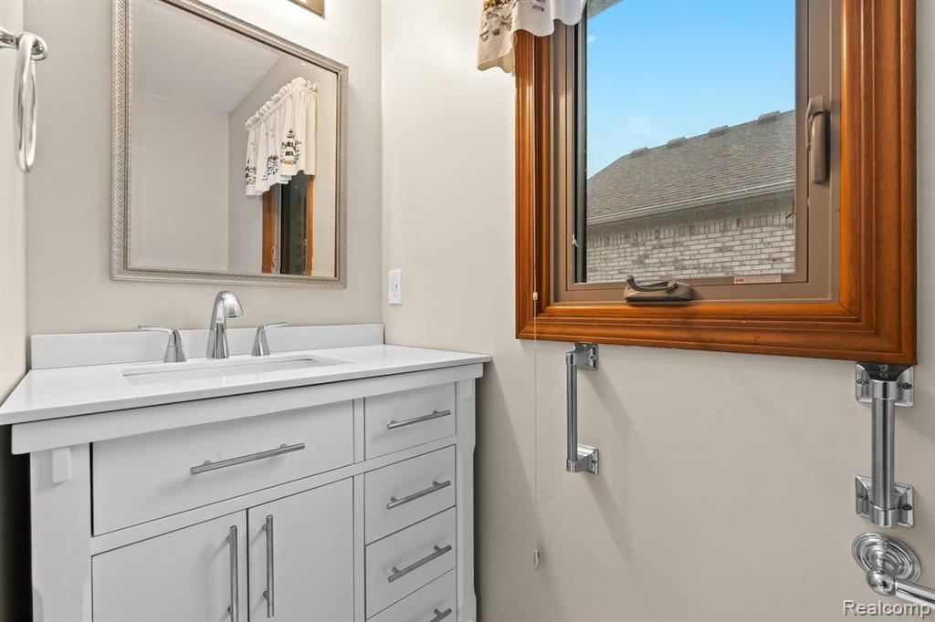 46690 BARBARA Drive, Macomb, MI 48044 — Photo 16